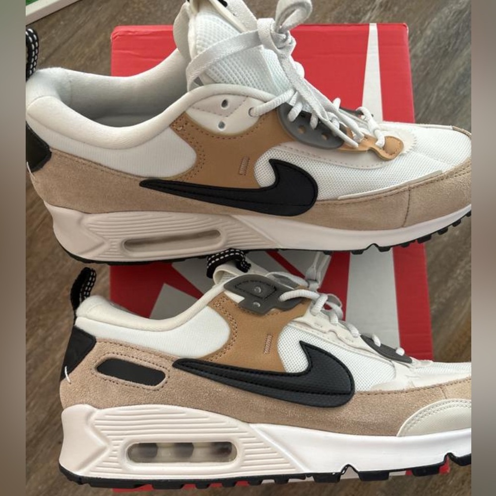 BNWT! Nike Air Max 90 Futura Sneaker (women) - Picture 5 of 9